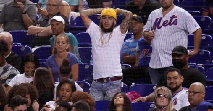 6ix9ine Weighs In On Gunna Taking A Plea Deal