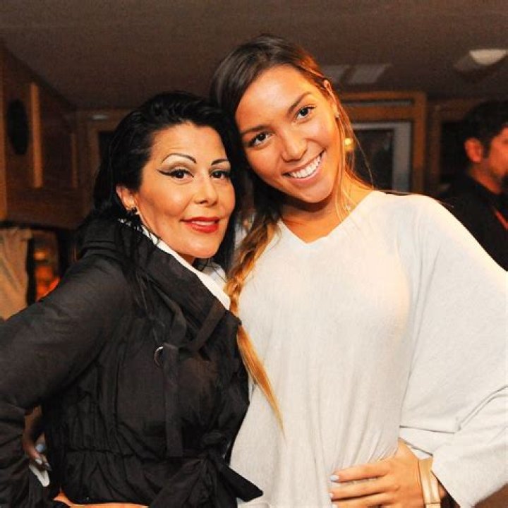 Alejandra Guzmán biografía, edad, altura, esposo, net worth, familia