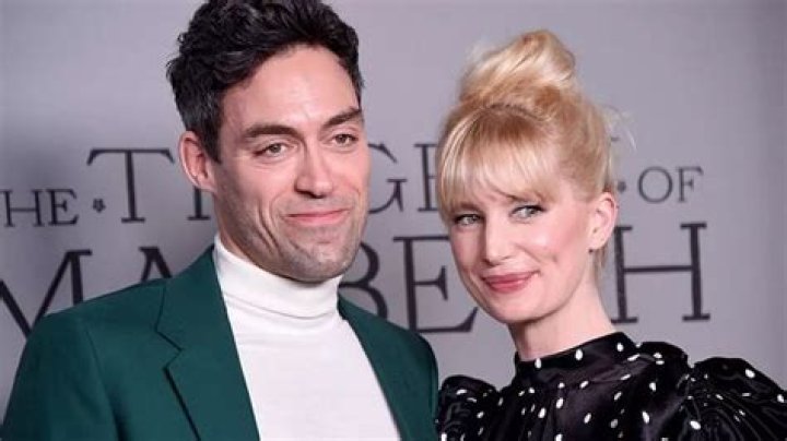 Alex Hassell Biography, Age, Height, Wife, Net Worth, Family