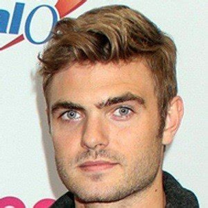 Alex Roe (TV Actor) - Age, Birthday, Bio, Facts, Family, Net Worth, Height & More