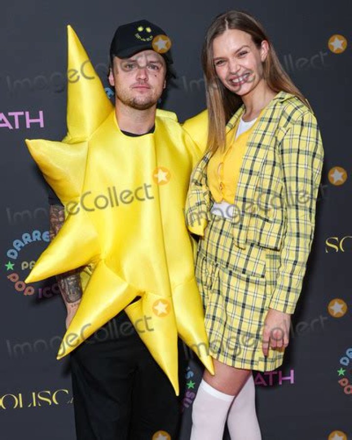 Alexander DeLeon (Pop Singer) - Age, Birthday, Bio, Facts, Family, Net Worth, Height & More