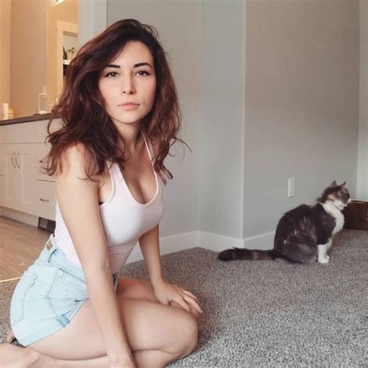 Alinity Divine Bio, Wiki, Age, Height, Twitch Gamer, Cat Throw and Net Worth
