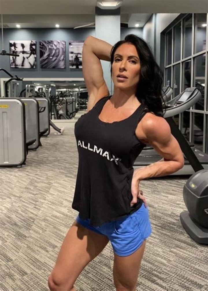 Amanda Latona (Bodybuilder) - Age, Birthday, Bio, Facts, Family, Net Worth, Height & More