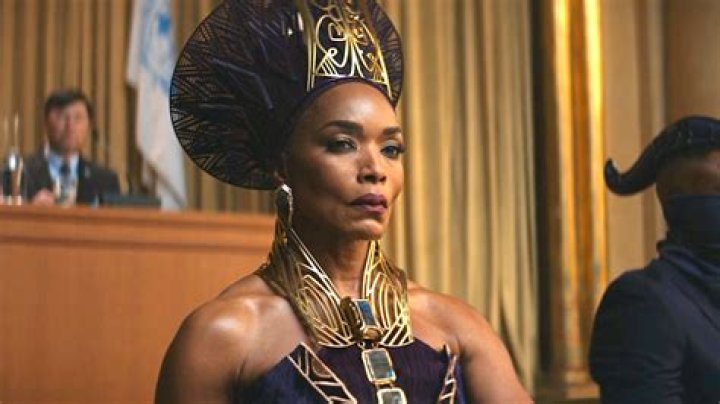 Angela Bassett (Movie Actress) - Age, Birthday, Bio, Facts, Family, Net Worth, Height & More