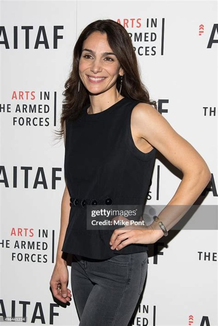 Annie Parisse (TV Actress) - Age, Birthday, Bio, Facts, Family, Net Worth, Height & More