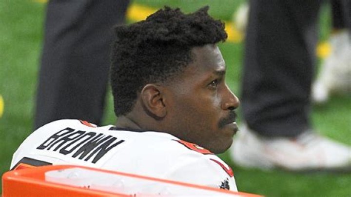 Antonio Brown Arrested For Allegedly Not Paying $31K In Child Support, Then Released On $15K Bail