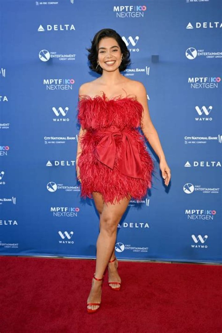 Auli'i Cravalho (Voice Actress) - Age, Birthday, Bio, Facts, Family, Net Worth, Height & More