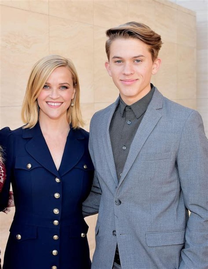 AwwwReese Witherspoon’s Son Deacon Phillippe Is All Grown Up on 12th Birthday!