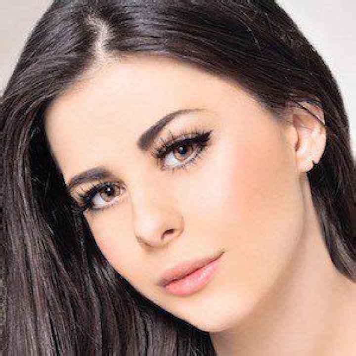 Azzyland (YouTube Star) - Age, Birthday, Bio, Facts, Family, Net Worth, Height & More