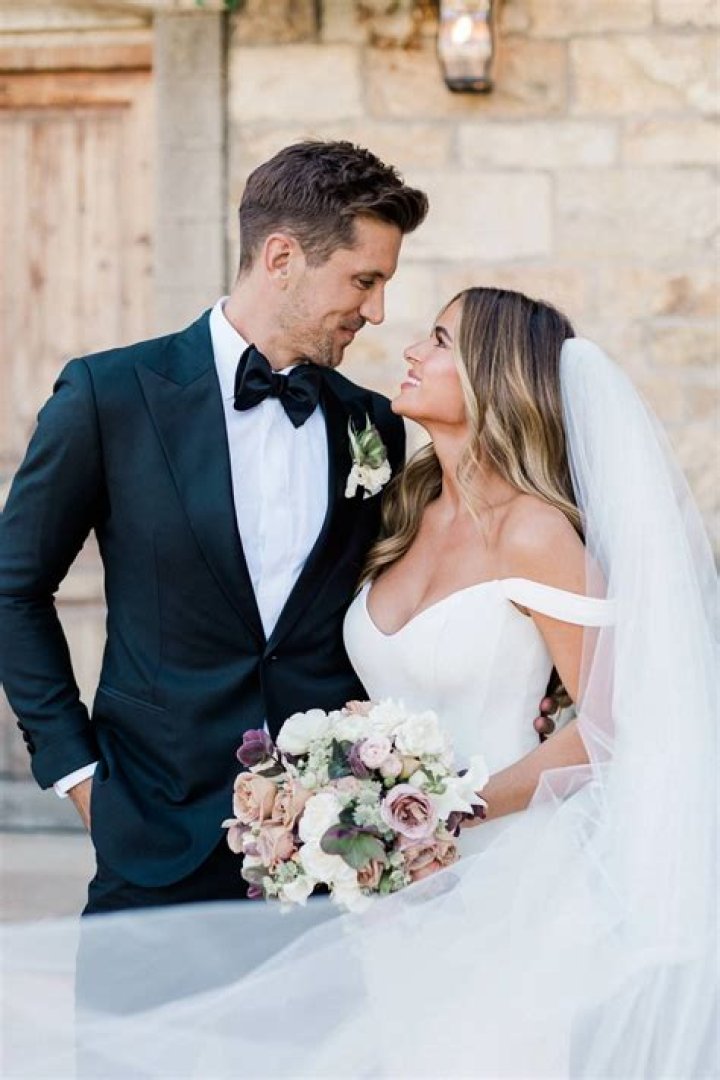 ‘Bachelorette’ Alums JoJo Fletcher and Jordan Rodgers Take Honeymoon in Greece After Wedding: Photos