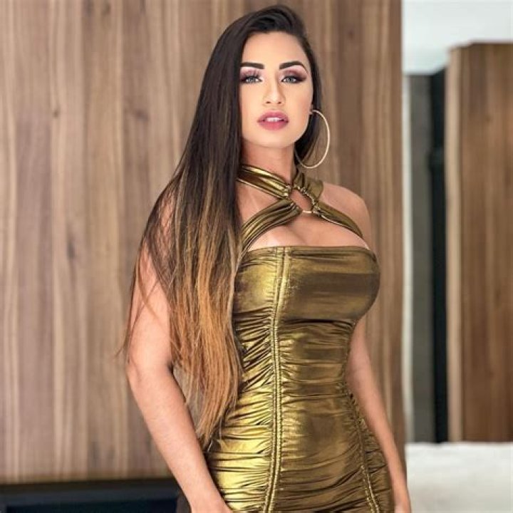Bella Araujo (Instagram Star) - Age, Birthday, Bio, Facts, Family, Net Worth, Height & More