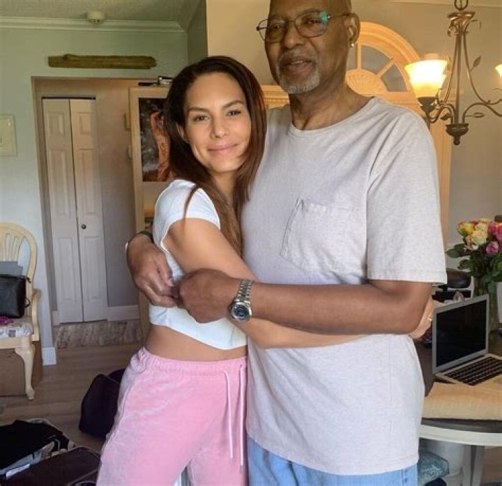 Bella Taylor Smith Parents Story & Ethnicity – Partner or Boyfriend Name