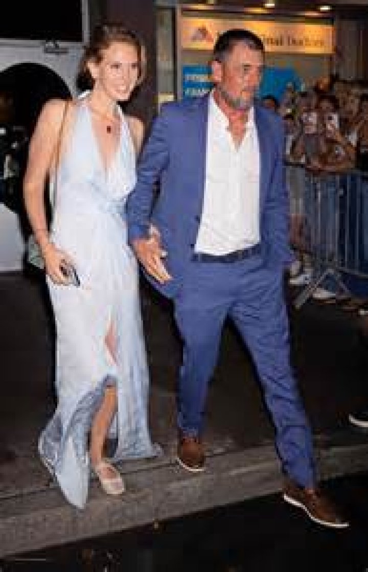 Bernard Sumner biografía, edad, altura, esposo, net worth, familia