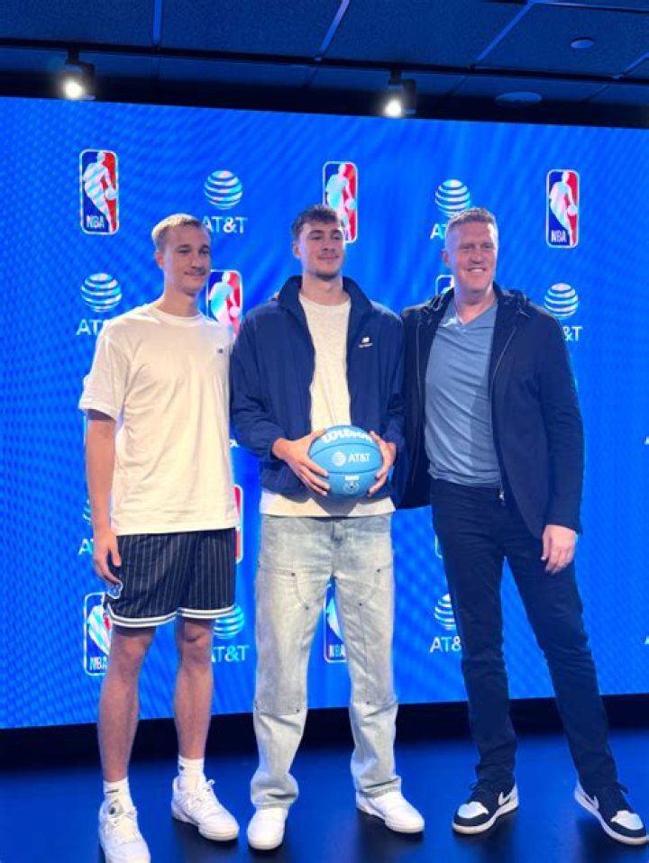 Brian Scalabrine (Basketballspieler) - Alter, Geburtstag, Bio, Fakten, Familie, Vermögen, Größe & mehr