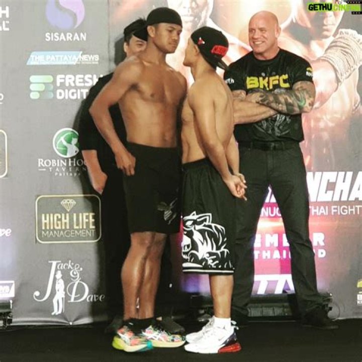 Buakaw Banchamek Biography, Age, Height, Wife, Net Worth, Family