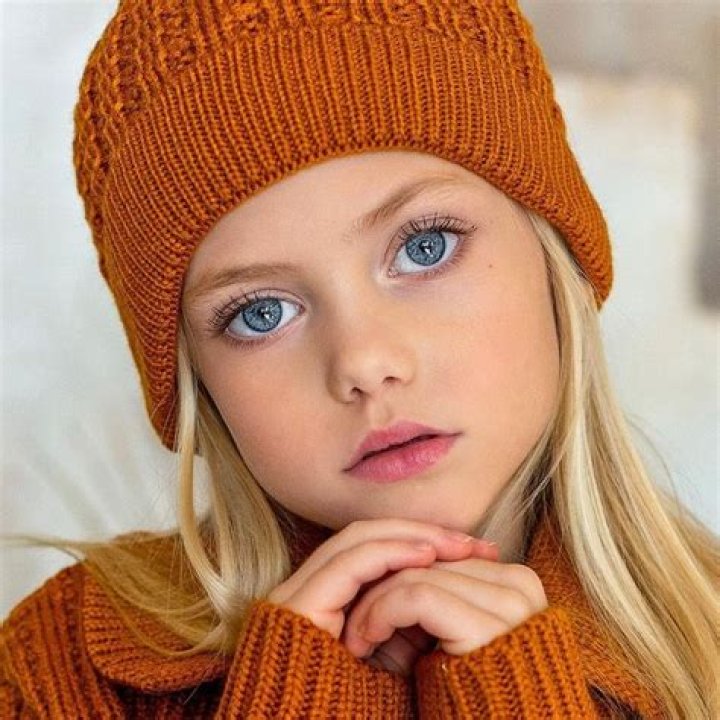 Cameron Fuller (Model) - Age, Birthday, Bio, Facts, Family, Net Worth, Height & More