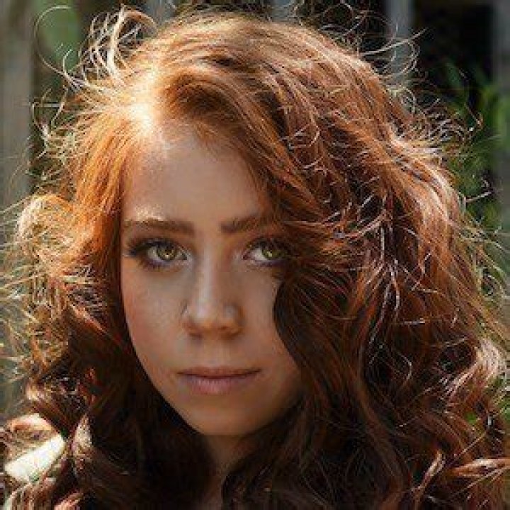 Carla Zuckerman (TV Actress) - Age, Birthday, Bio, Facts, Family, Net Worth, Height & More