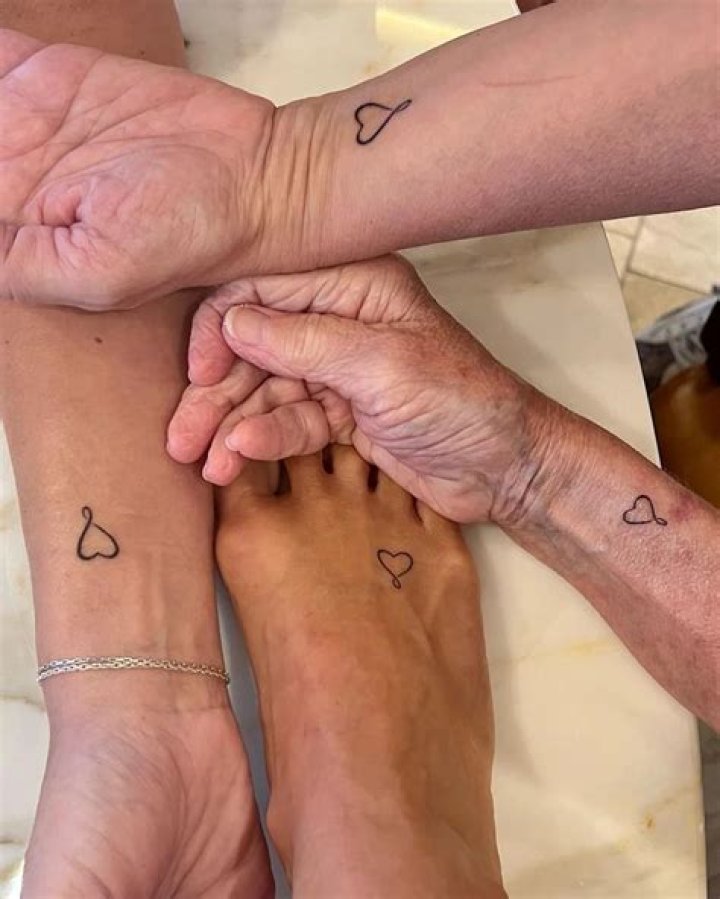 Carrie Underwood and Her Sisters Debut Matching Tattoo With Their Mother: ‘What Happens In Vegas’