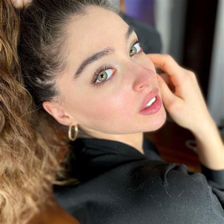 Cemre Baysel (TV Actress) - Age, Birthday, Bio, Facts, Family, Net Worth, Height & More