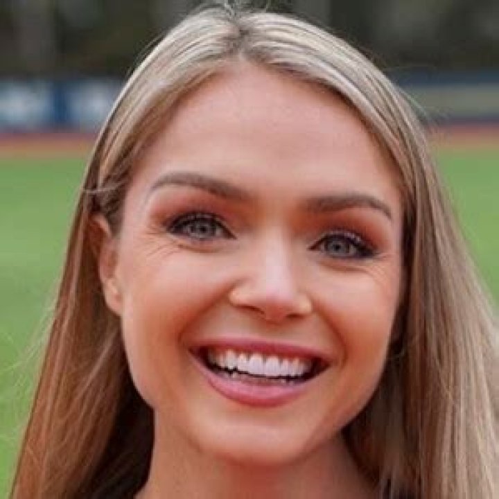 Chari Hawkins (Runner) - Age, Birthday, Bio, Facts, Family, Net Worth, Height & More