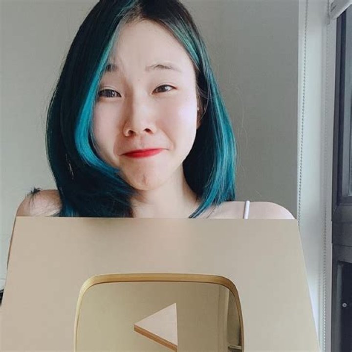 Chingu Amiga (Estrella de TikTok) - Edad, cumpleaños, biografía, hechos, familia, patrimonio neto, altura y más