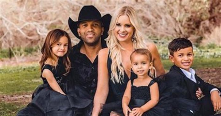 Coffey Anderson Biography, Wife, Age, Parents and Songs