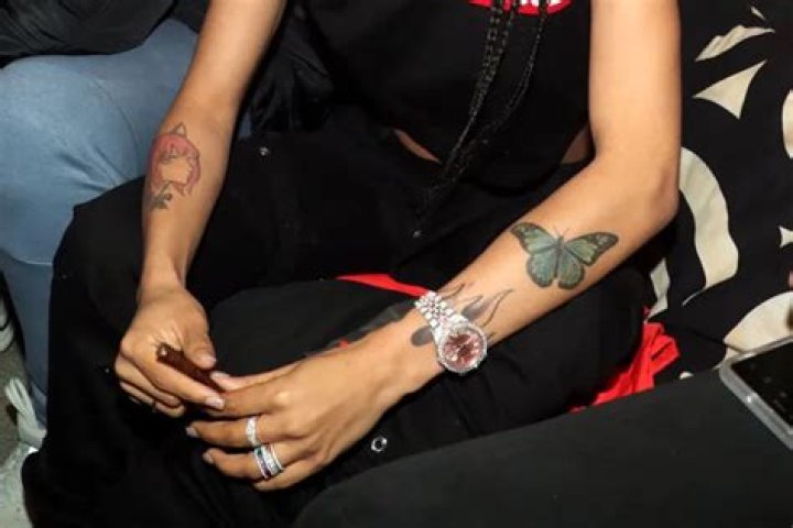 Coi Leray Twerks Upside-Down & Does The Splits On TikTok