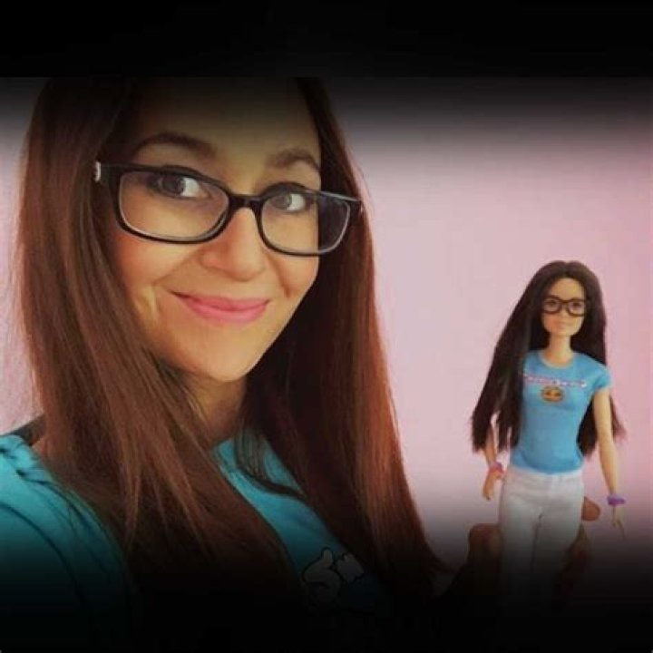 CookieSwirlC (YouTube Star) - Age, Birthday, Bio, Facts, Family, Net Worth, Height & More