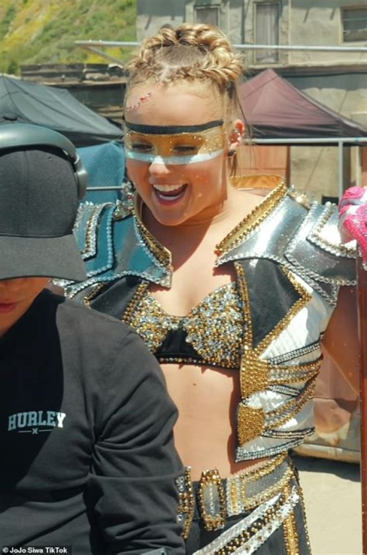 ‘Dance Moms’ Alum Maddie Ziegler Shows Off Sun-Kissed Selfie in Black Bikini and We’re Obsessed