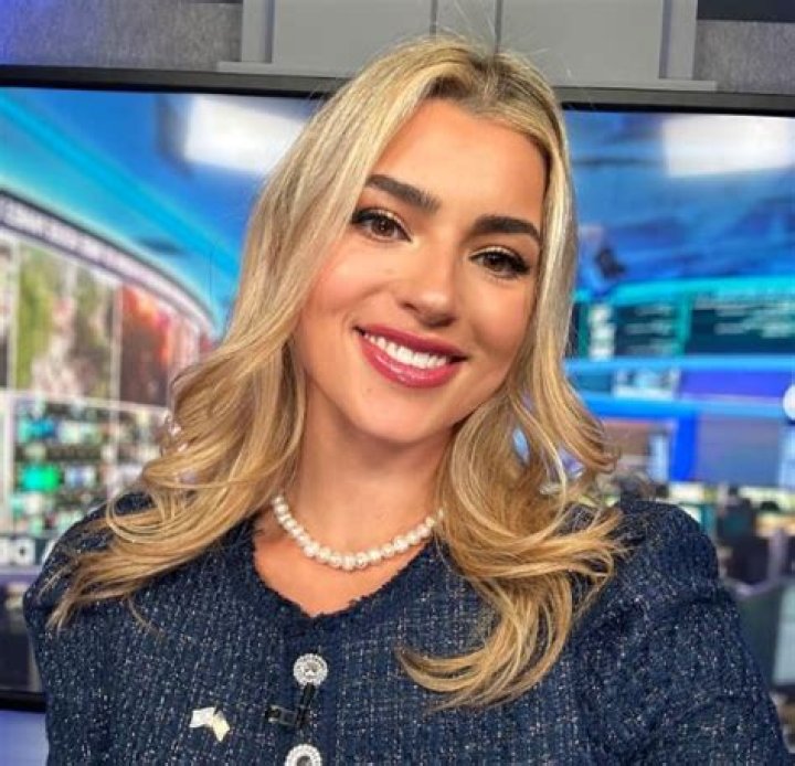 Debra Lea (TikTok Star) - Age, Birthday, Bio, Facts, Family, Net Worth, Height & More