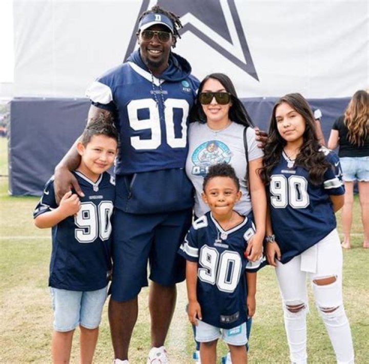 DeMarcus Lawrence is Married to Wife: Sasha Lawrence. Kids: Damari, Milliana