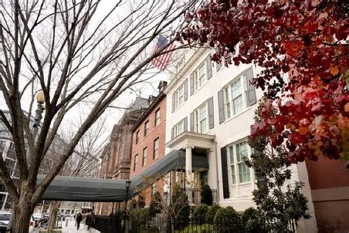 Does Blair like Deacon?