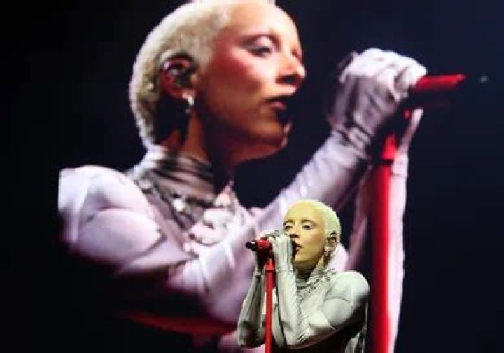 Doja Cat Shows Off Her Body With Sultry Tour Photos