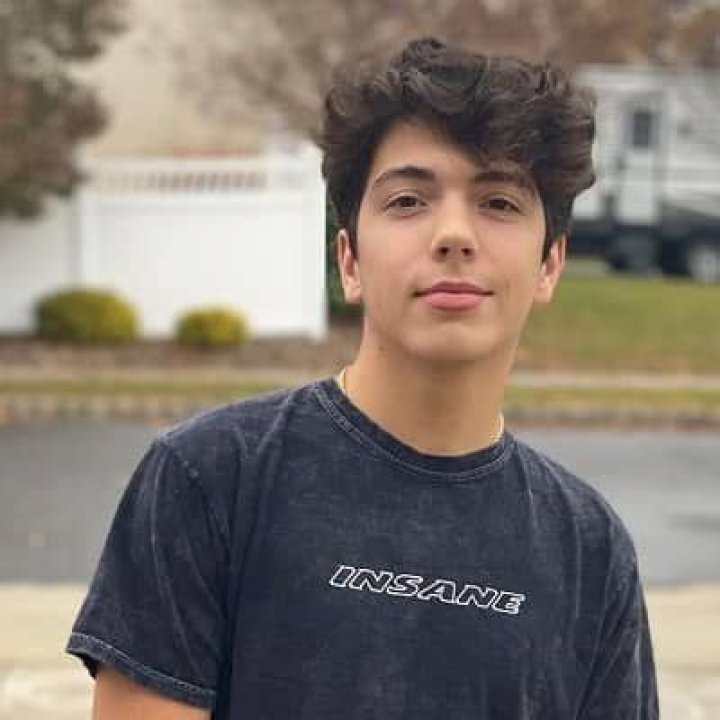 Dominic Tracy (YouTube Star) - Age, Birthday, Bio, Facts, Family, Net Worth, Height & More