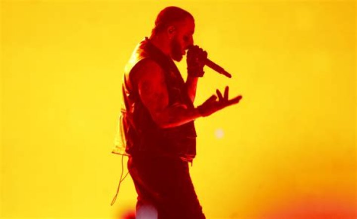 Drake Calls Out Fan's Girlfriend At Show Who Cheated On Him