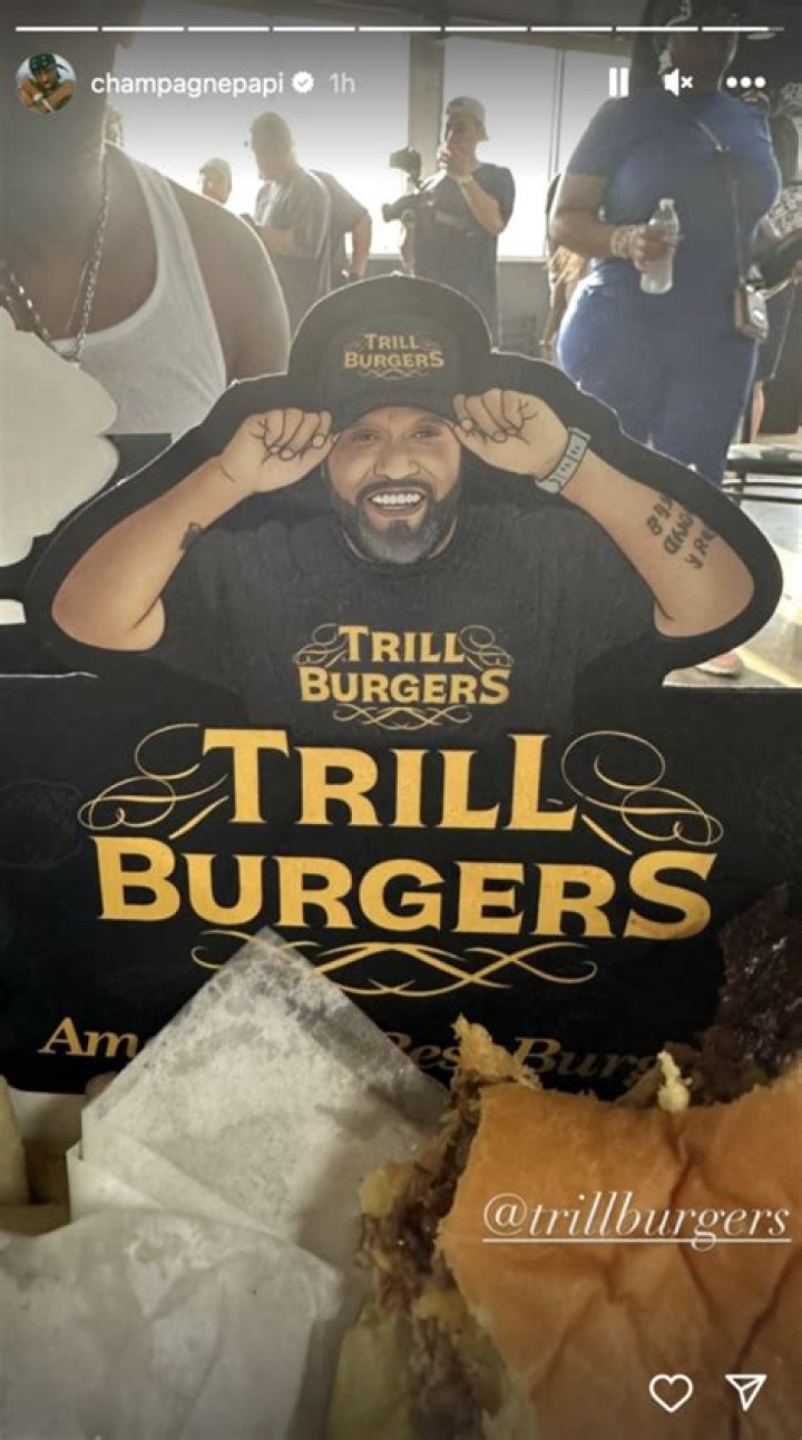 Drake Visits Bun B At His Trill Burgers Restaurant In Houston