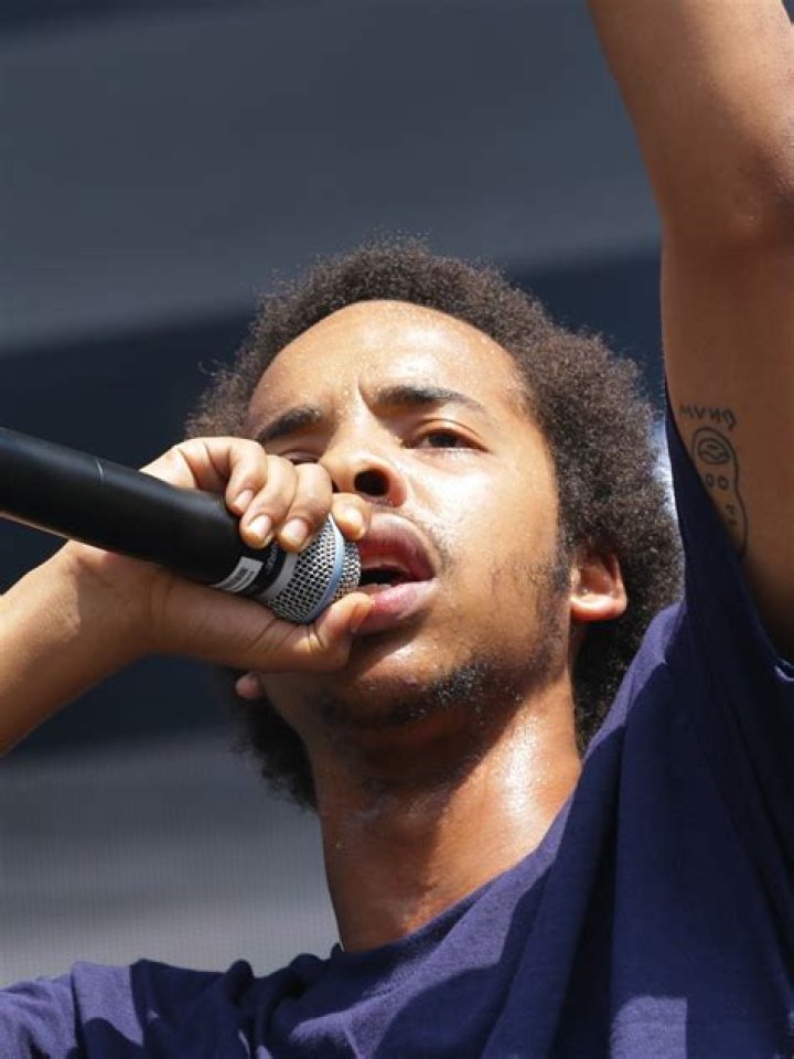 Earl Sweatshirt Says Drake Is "Grandma Nice"