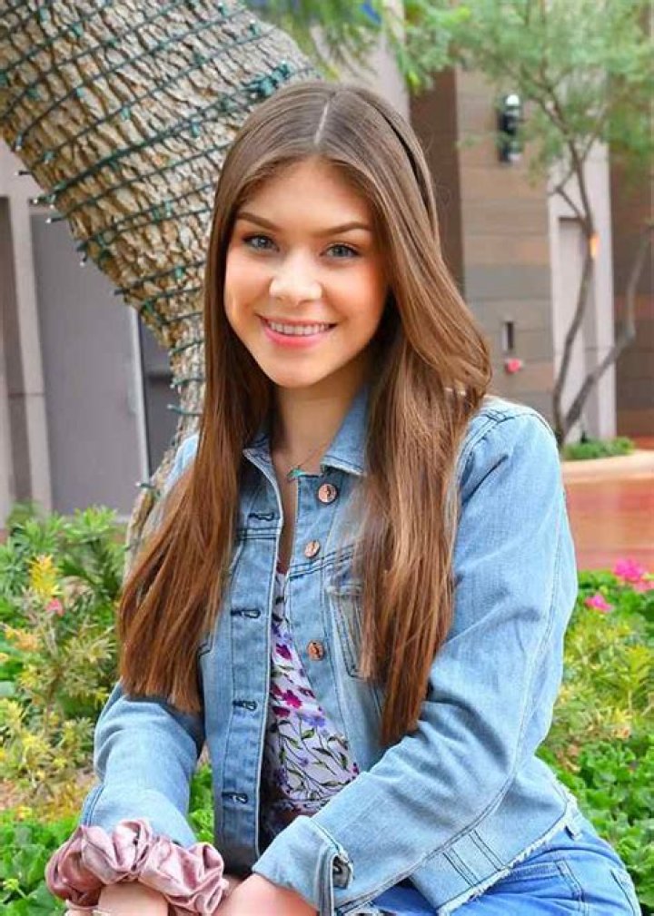 Ella Ballentine Age, Height, Boyfriend, Parents, Instagram: How Old?