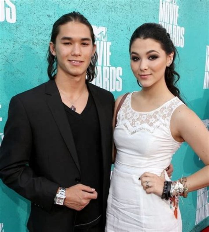 Fivel Stewart: dating, net worth, tattoos, smoking & body measurements