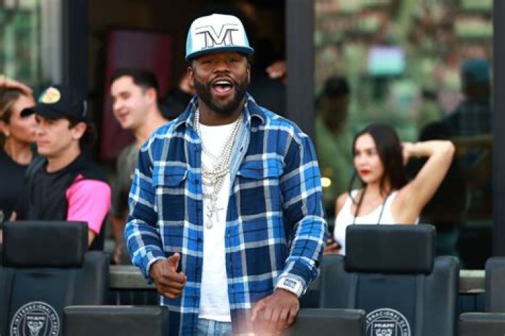 Floyd Mayweather Surprises Friend With Quarter-Mil Watch