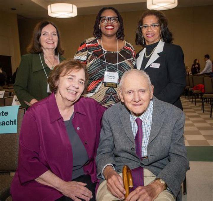 Gail Collins NYT Bio, Age, Wiki, Height, Husband, Salary, Net Worth, Columns, and Books