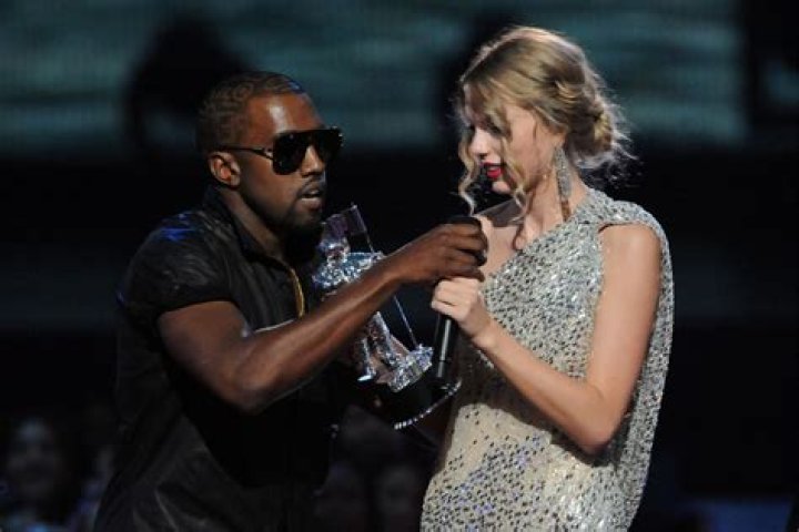 Get Ready for the 2017 MTV Video Music Awards by Reliving That Awkward AF Time Kanye West Bum-Rushed Taylor Swift’s Winning Speech
