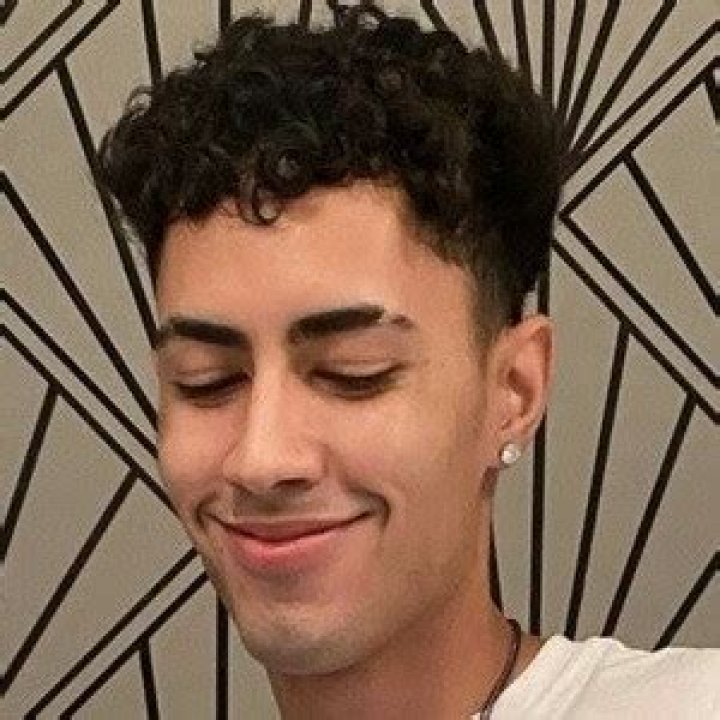 Giovanni Rivera (YouTube Star) - Age, Birthday, Bio, Facts, Family, Net Worth, Height & More