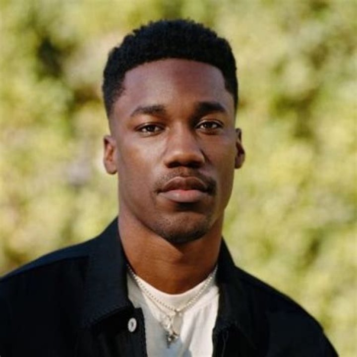 Giveon (R&B Singer) - Age, Birthday, Bio, Facts, Family, Net Worth, Height & More