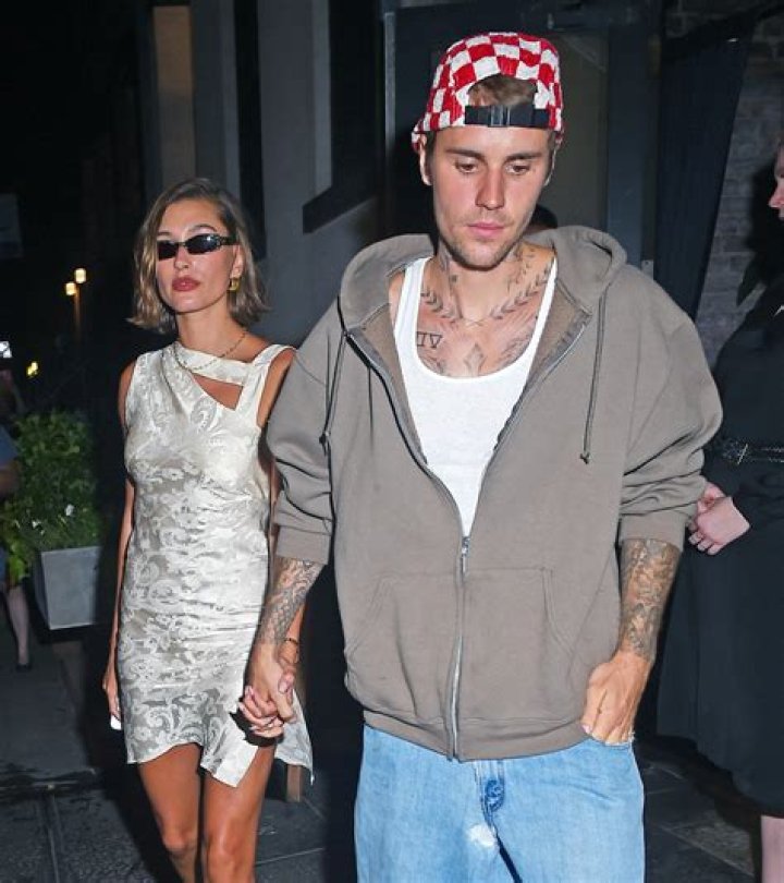 Going Strong!Justin Bieber and Hailey Baldwin Hold Hands While Out in L.A.