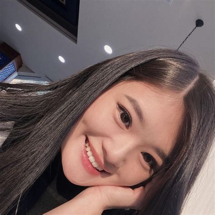 Hajar Larbah (TikTok Star) - Age, Birthday, Bio, Facts, Family, Net Worth, Height & More