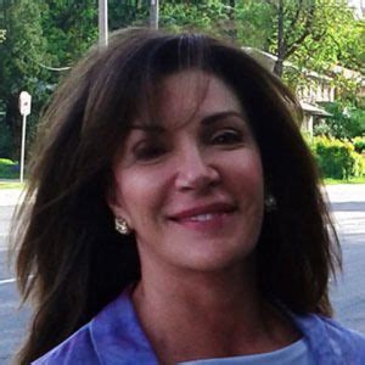 Hilary Farr (TV Show Host) - Age, Birthday, Bio, Facts, Family, Net Worth, Height & More