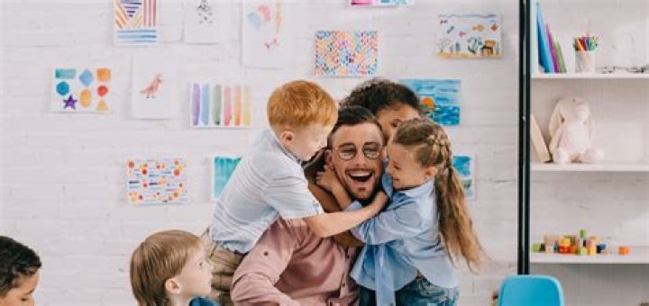 Holly Sampson Bio, Age, Family, Education, Relationship, Career, Children, Nationality, Net Worth