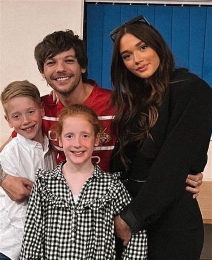 How many Siblings Does Louis Tomlinson Have? Everything To Know About English Singer Family