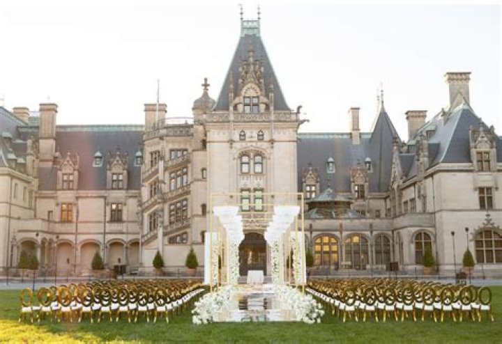 How much does it cost to get married at the chateau?